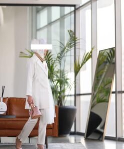 ⁦White blazer⁩ - الصورة ⁦2⁩